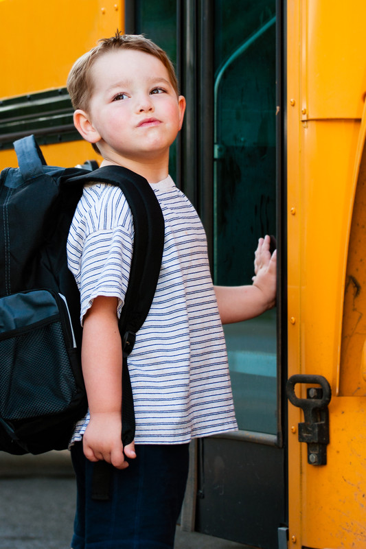 boy-bus_canstockphoto10313566