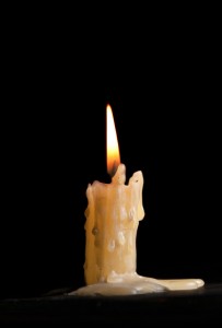 candle-canstockphoto7282099